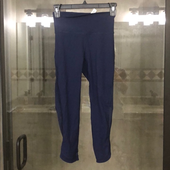 LuluLemon cropped Yoga Pants - Picture 4 of 6